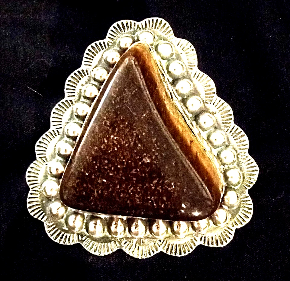 Taxco 纯银三角胸针带大老虎眼石。 — 第 1/1 张图片