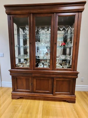 Armario Broyhill China, aparador, casquillo, highboard Foto 1 de 3