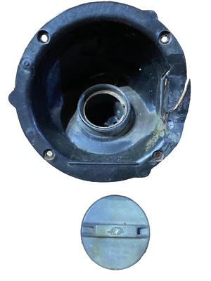 Conjunto de cuello de llenado de combustible Saab 900. Grieta Foto 1 de 4