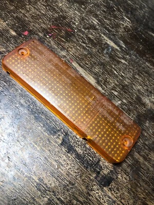 1986 Toyota Cressida Front Turn Lamp Lens Right * *1 Crack** - Image 1 of 4