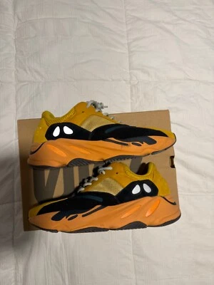 Size 11 - adidas Yeezy Boost 700 Sun - Imagem 1 de 4