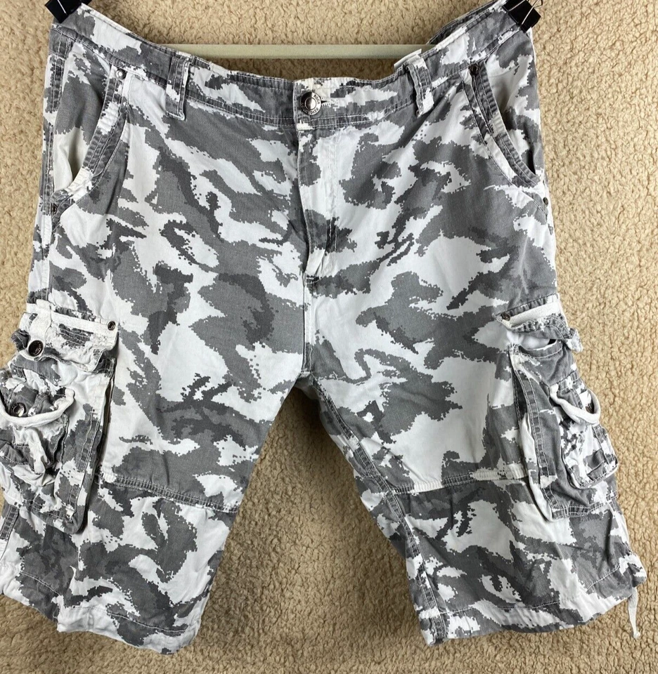 Rock Revolution  Mens Size 38 Gray & White 8 Pocket Cargo Shorts 100% Cotton - Image 1 of 4
