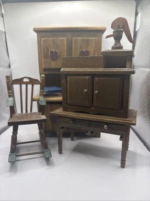 Antigo: Lote em miniatura de madeira Concord: balancim, mesa, armário e pia feitos em Taiwan - Imagem 1 de 4