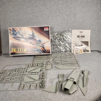 De colección Academy Minicraft FB-111A Aardvark Bomber Escala 1/48 Modelo Kit Completo Foto 1 de 4