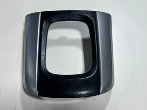 Toyota RAV4 2004-2006 consola central palanca de cambios bisel plateado negro OEM - Imagen 1 de 3