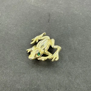 VTG Gold Tone FROG Pin Emerald Green Rhinestone Eyes - Picture 1 of 13