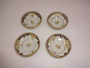 4 Noritake pequeño vintage? Cuencos de platos de bodegas de nueces de sal pintados a mano con patas - Imagen 1 de 5