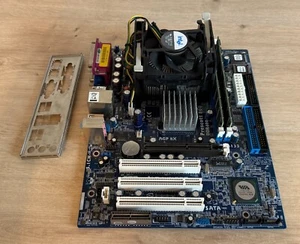 ASRock P4VM800 Motherboard Socket 478 w/ Celeron + 2GB RAM + Cooler + IO Shield - Afbeelding 1 van 8