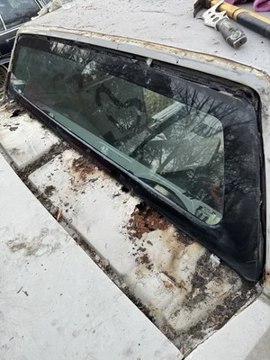 1980 - 1985 凯迪拉克轿跑车 De Ville 后窗玻璃(无除霜线) — 第 1/4 张图片