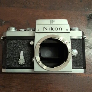Nikon F Red Dot 6600972 Chrome Body Selten. Rollladen funktioniert. - Bild 1 von 24