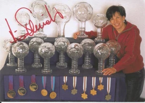 VRENI SCHNEIDER  ( SUI ) - SKIALPIN; Olympia; Weltmeister; Originalautogramm - Bild 1 von 1