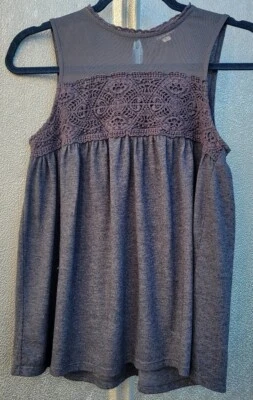 Regata feminina sombra cinza malha crochê tamanho P - Imagem 1 de 4