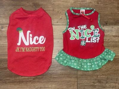 Dos camisas rojas/verdes usadas pero en buen estado para perros de Navidad. Foto 1 de 4