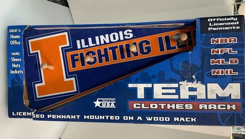 Illinois Fighting Illini NCAA Pennant Clothes Rack Coat Hat Wood Wooden NIB New Cover