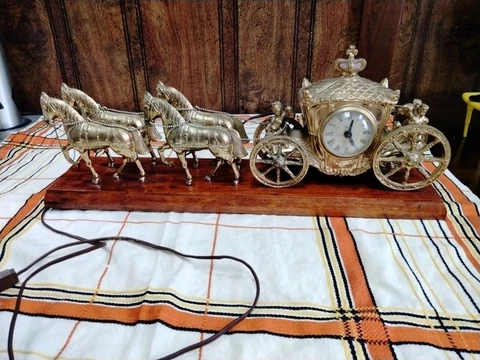 Vintage UNITED Gold Spelter 4 Horse Carriage/Coach Mantel Electric Clock Cover