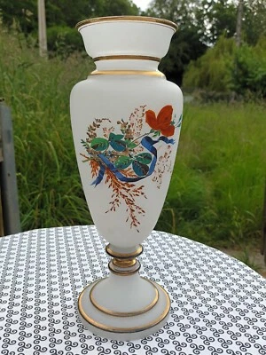 Ancien vase en opaline bouquet au ruban bleu - Photo 1/4