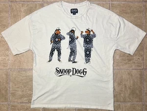 Camiseta Dogg Supply by Snoop Dogg LA Hip Hop Rap Para Hombres Talla Grande Gráfica Camisa Crema - Imagen 1 de 7