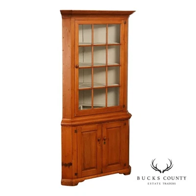 Antiguo gabinete de esquina de una sola puerta de pino primitivo Foto 1 de 4