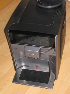 Siemens EQ.6 plus s100 Kaffeevollautomat Schwarz/Titanium metallic. - Bild 1 von 4
