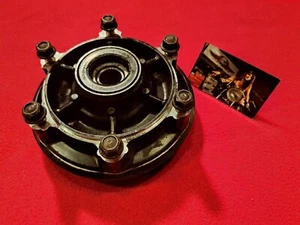 Kawasaki Ninja ZX-6R ZX600E 1995 rueda trasera buje y tuercas OEM limpio - Imagen 1 de 8