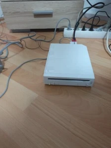 Nintendo Wii Weiß Konsole mit 2 Controller und Wii Sports Resort spiele - Bild 1 von 6
