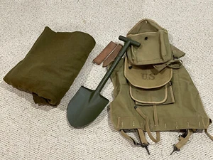 WW II U.S. BACKPACK WITH BLANKET & TRENCH SHOVEL - APPEARS UNUSED - Picture 1 of 12
