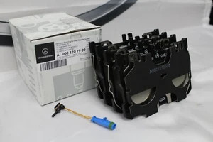 Genuine Mercedes-Benz 253 GLC AMG FRONT Brake Pads & Sensor A0004208403 Z7900 - Picture 1 of 10