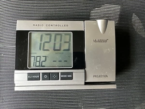 La Crosse Technology WT-5220U-IT Indoor/Outdoor Temp Projection Alarm Clock - Picture 1 of 4