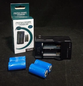 Dual AC Ladegerät für 16340 Akkus mit 4 x 2000mAh Akkus - Bild 1 von 4