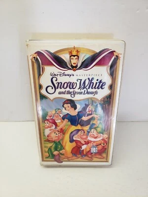 Walt Disney's Snow White and the Seven Dwarfs Masterpiece - Image 1 of 4