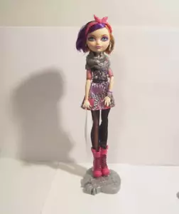 EVER AFTER HIGH POPPY O'HAIR PUPPE MIT STÄNDERZUBEHÖR ERSTES KAPITEL - Bild 1 von 2