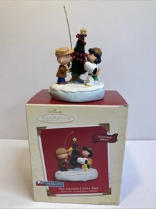 Hallmark Keepsake Ornament Peanuts The Amazing Little Tree fechado 2003 musical - Imagen 1 de 4