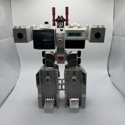1985 Metroplex Transformers G1 Battle Station Rubber Tires and accessories  - Image 1 of 4