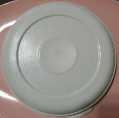 Tapa a presión de repuesto Rubbermaid Servin Saver SOLO 0029 #3 redonda blanca 7 1/4" Foto 1 de 4