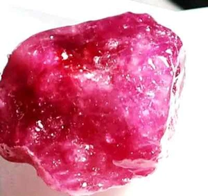 RUBINO ROSSO NATURALE GREZZO 110,00 CT PIETRA PREZIOSA SFUSA MODA GIOIELLI VENDITA NEGOZIO REGALO - Foto 1 di 5