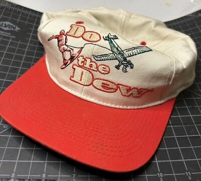 Sombrero de camionero blanco vintage con texto rojo “DO THE DEW” parte posterior a presión nuevo sin etiquetas (¿Pop 1? Foto 1 de 4