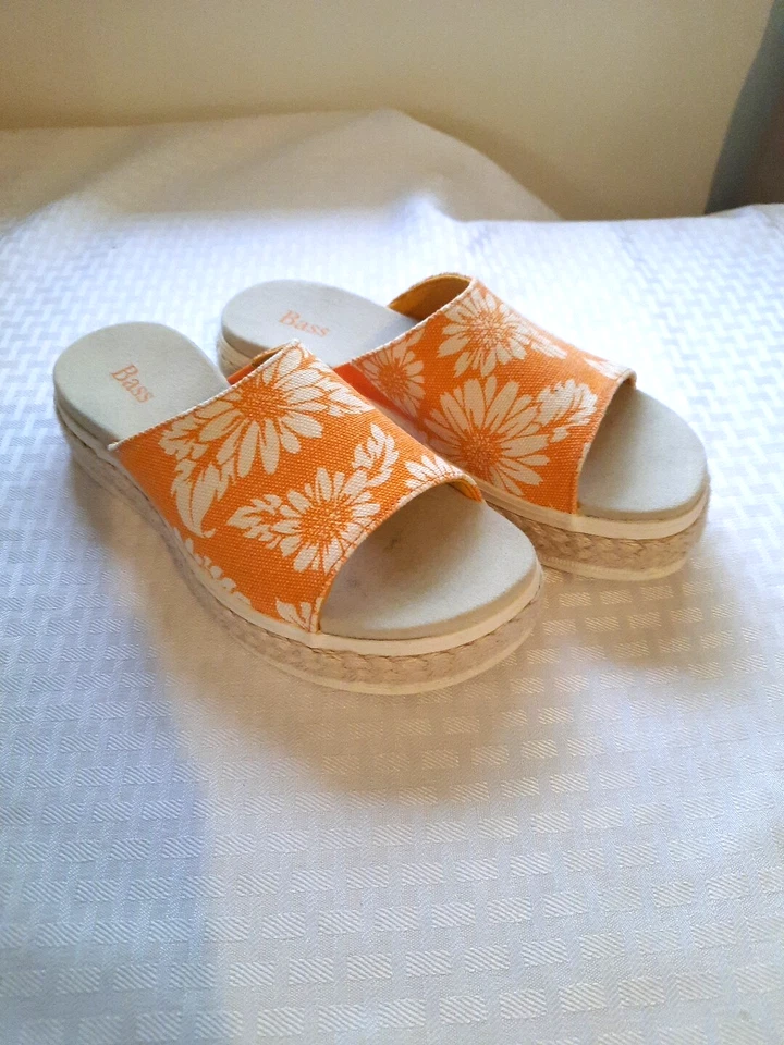 Sandalias Bass Holiday Girls 5 1/2 nuevas sin etiquetas naranja floral, suela tejida, isla, Hawaii Foto 1 de 4