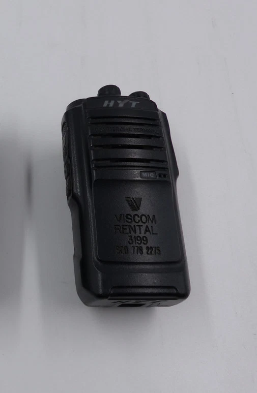 LOT OF 2 * HYT UHF 400.00 TO 470.00 MHZ 5 WATT 16 CHANNEL TWO WAY RADIO - Image 1 of 2