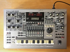 Roland MC 505 Groovebox incl. cable de alimentación e instrucciones de uso en alemán - Imagen 1 de 7