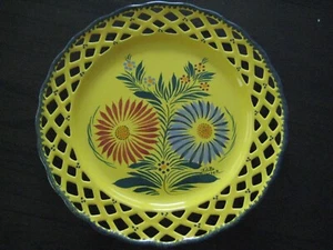 Französische FAB QUIMPER BRETONISCHE BLUME durchbohrt 10 1/2 IN GELBER TELLER - Bild 1 von 7