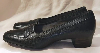 Never Worn Vintage 1960s Florsheim "Ramblers" Black Leather Chunky Heels Sz 7B - Image 1 of 4