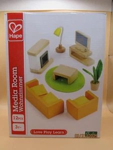 Neu im Karton ~ Form ~ Happy Family ~ Medienzimmer ~ modernes Puppenhaus Möbel Set ~ 12-teilig ~ 1/12 ~ Holz - Bild 1 von 10