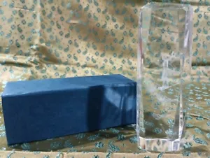 Fermacarte alto 6" cubo cristallo vetro inciso laser 3D con fate e fiori - Foto 1 di 6