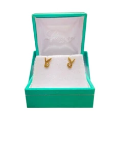 Aretes con forma de conejito Playboy de oro amarillo de 14K con piedras transparentes (CSH023864) - Imagen 1 de 3
