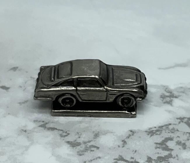 James Bond 007 Scene it? DVD Game Replacement Original Martini Bond Car Token - Image 1 of 1