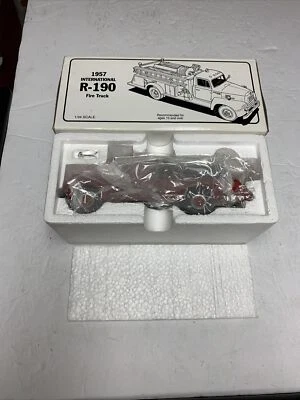 First Gear 1957 International R-190 Fire Truck Richfield FD 1:34 19-1505  - Image 1 of 4