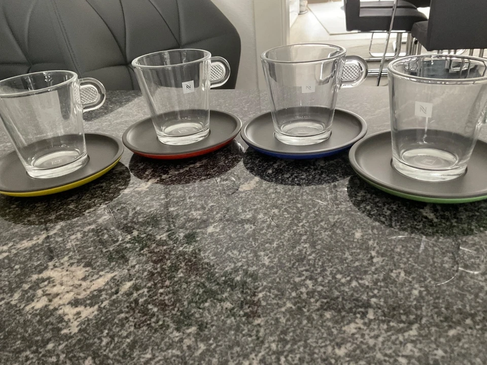 NESPRESSO  4 tolle Espresso Glas Tassen mit bunten Untertellern NEU! - Bild 1 von 1