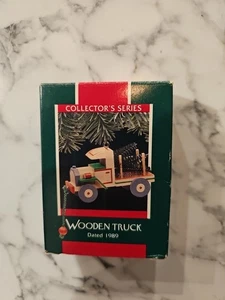 "Wooden Truck" Hallmark Ornament (1989) - Picture 1 of 10