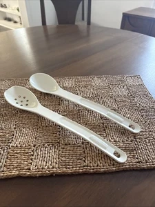 Rubbermaid Set Cucchiaio Nylon da Cucina Bianco a Fessura e Solido 1973 1974 - Foto 1 di 19