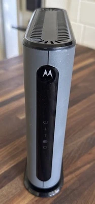 Motorola MG7315 8x4 343 Mbps DOCSIS 3.0 Cable Modem Plus N450 Wi-Fi Router - Image 1 of 3